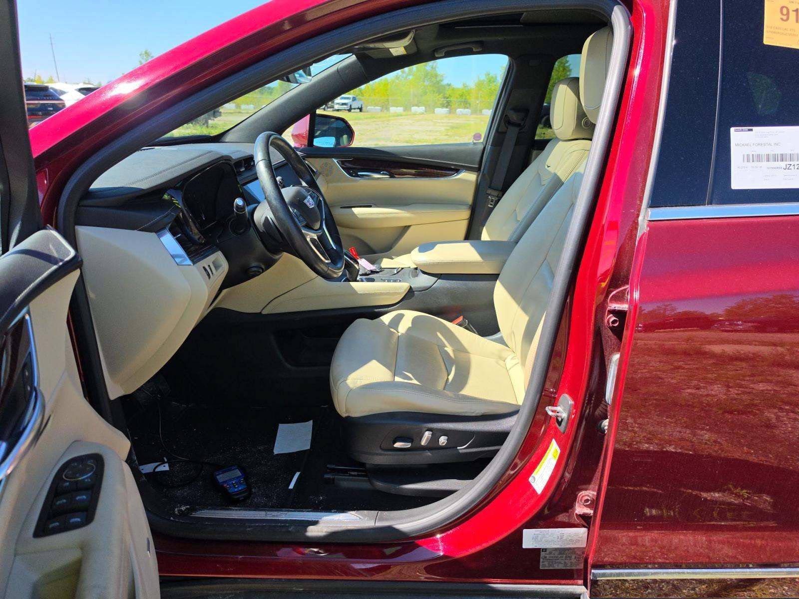 Used 2018 Cadillac XT5 Luxury w/ Driver Awareness Package AWD/4WD image 11