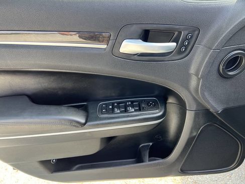 Used 2018 Chrysler 300 Limited image 25