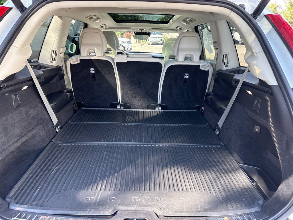 Used 2021 Volvo XC90 T6 Momentum w/ Climate Package AWD/4WD image 16