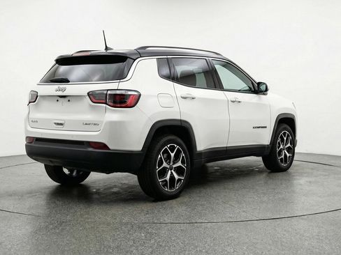 Used 2025 Jeep Compass Limited AWD/4WD image 9