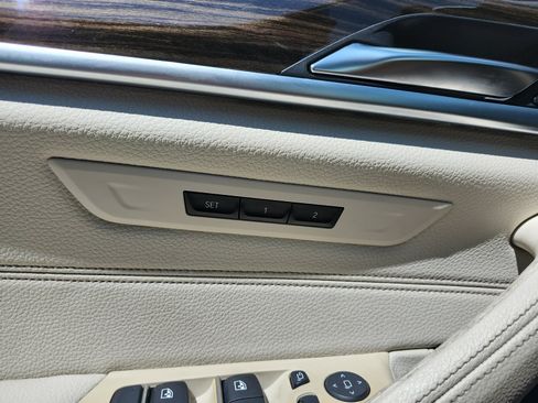 Used 2021 BMW 530i w/ Premium Package RWD image 17