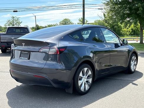 Used 2024 Tesla Model Y Long Range AWD/4WD image 4