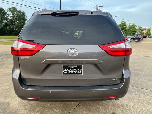 Used 2017 Toyota Sienna XLE image 30