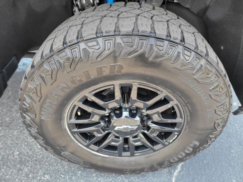 Certified 2025 Chevrolet Silverado 2500 ZR2 w/ Technology Package AWD/4WD image 51