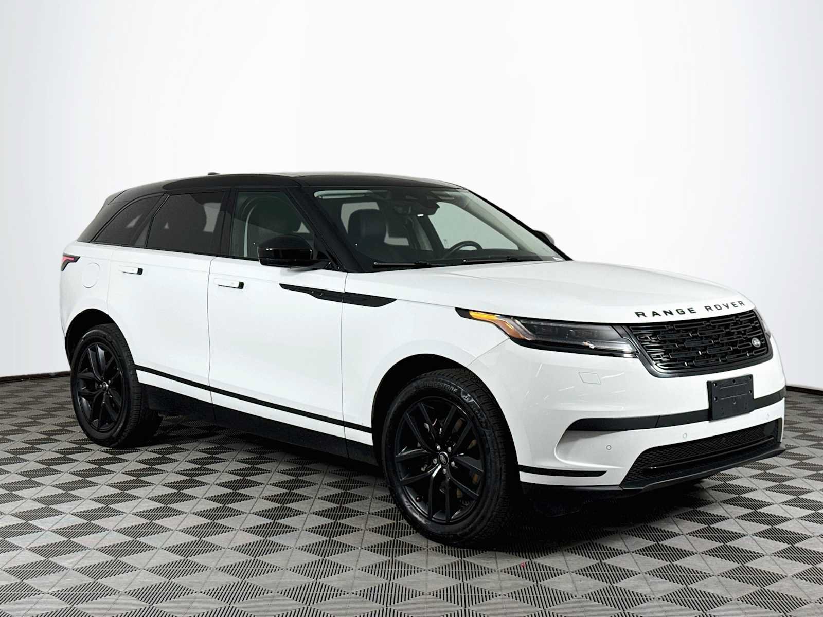 Used 2024 Land Rover Range Rover Velar S AWD/4WD image 3