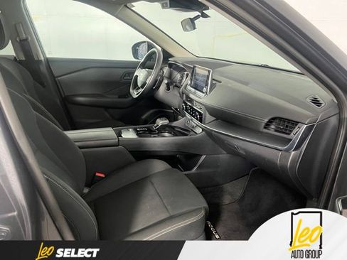 Used 2025 Nissan Rogue S FWD image 17