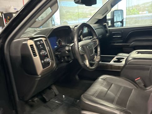 Used 2016 GMC Sierra 2500 Denali w/ Duramax Plus Package AWD/4WD image 5