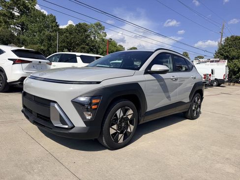 Used 2025 Hyundai Kona SEL FWD image 2