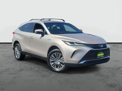 Used 2021 Toyota Venza XLE w/ Carpet Mat Package (TMS)