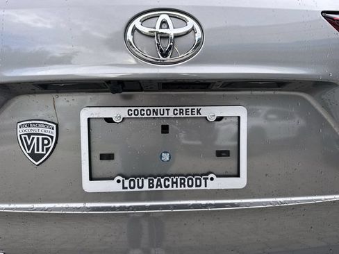 Used 2025 Toyota Highlander XLE FWD image 13
