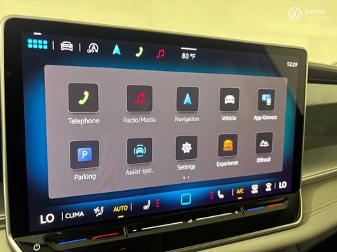 Used 2025 Volkswagen Tiguan SE AWD/4WD image 22