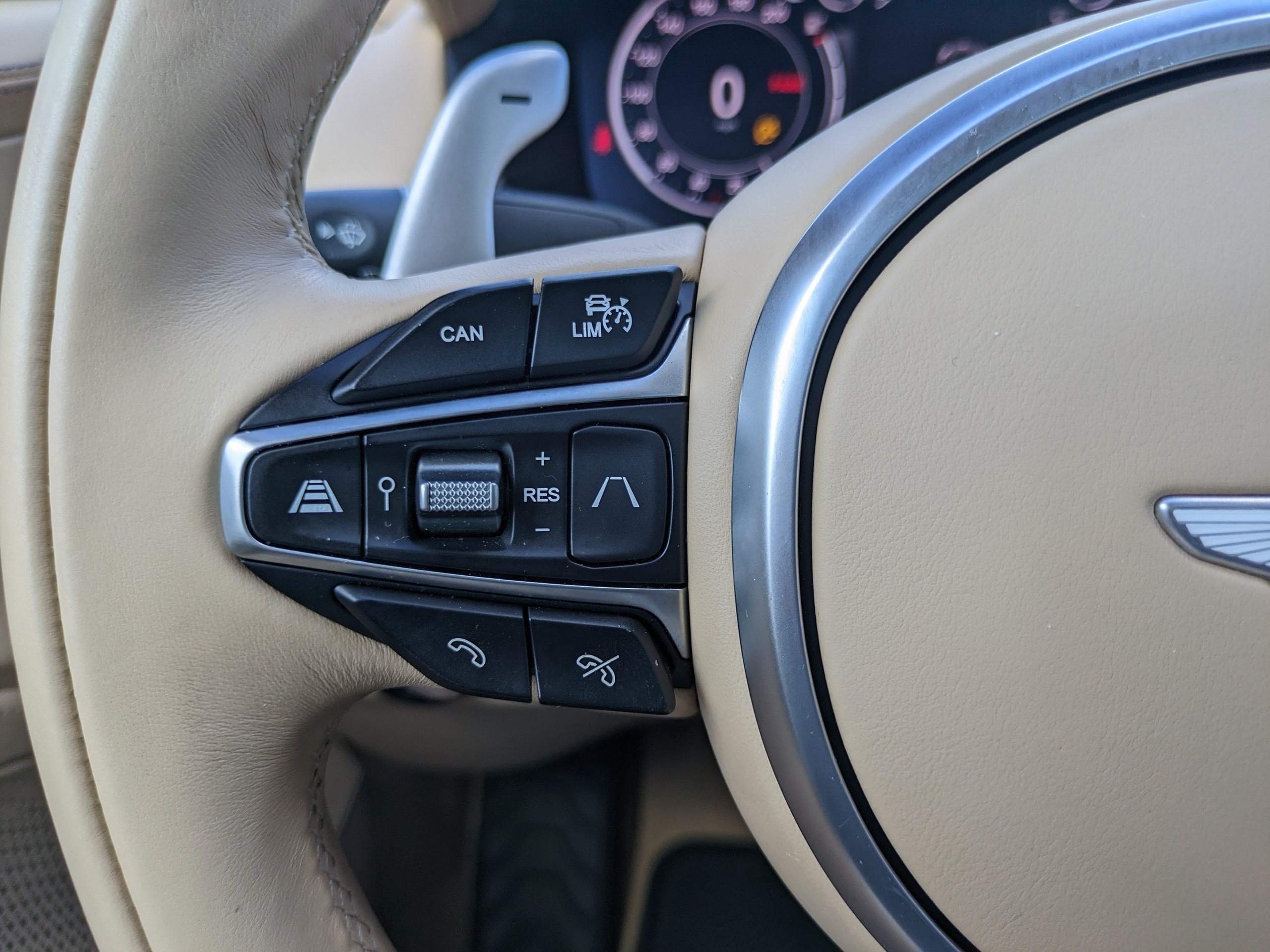Used 2024 Aston Martin DBX AWD/4WD image 25