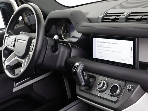 Used 2023 Land Rover Defender 110 SE image 21