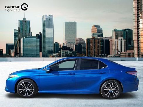 Used 2020 Toyota Camry SE FWD image 2