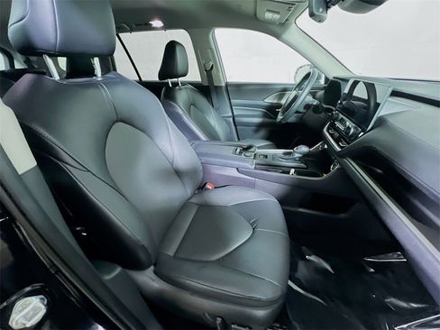 Used 2025 Toyota Grand Highlander AWD image 24