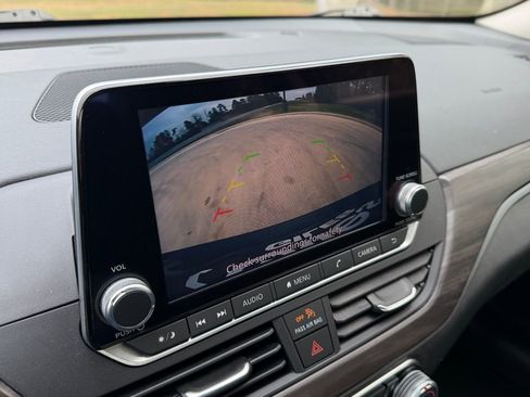 Used 2024 Nissan Altima 2.5 SV image 19