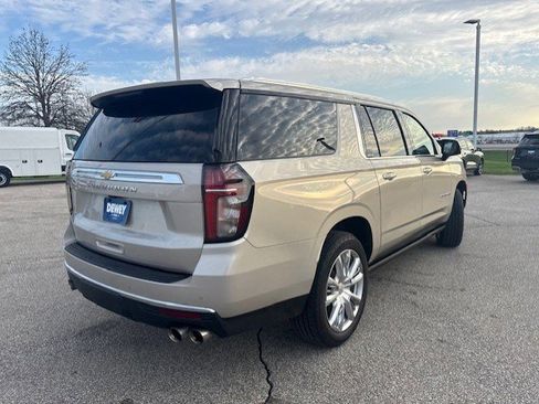 Used 2021 Chevrolet Suburban High Country image 9