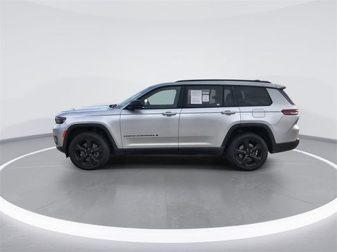 Used 2022 Jeep Grand Cherokee L Laredo image 5