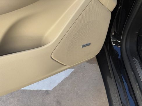 Used 2018 Cadillac XT5 Luxury w/ Driver Awareness Package image 12