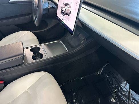 Used 2023 Tesla Model Y Long Range AWD/4WD image 17