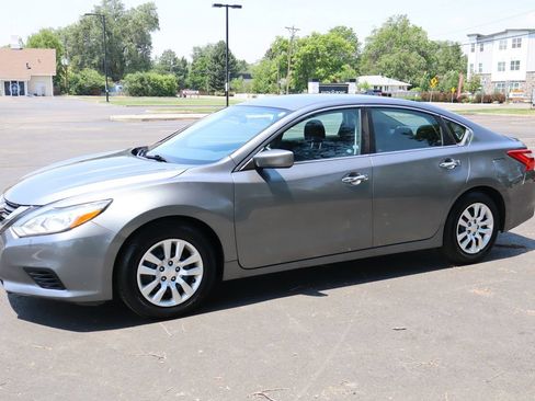 Used 2016 Nissan Altima 2.5 S w/ Power Driver Seat Package FWD image 10