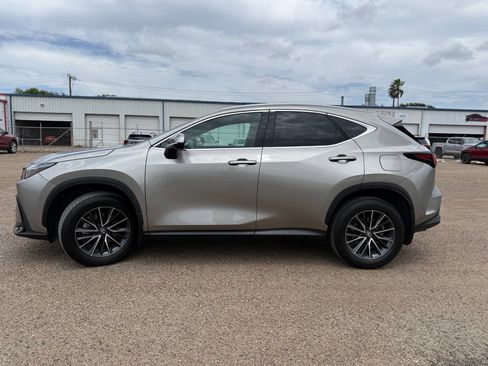 Used 2025 Lexus NX 250 FWD w/ Accessory Package (2T) image 3