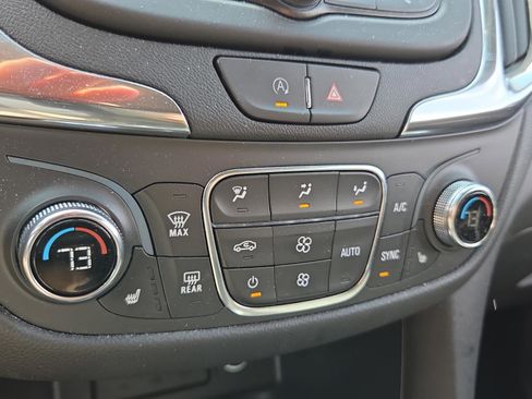 Used 2023 Chevrolet Equinox LT image 26