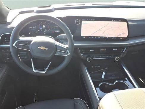 New 2026 Chevrolet Suburban Premier image 4