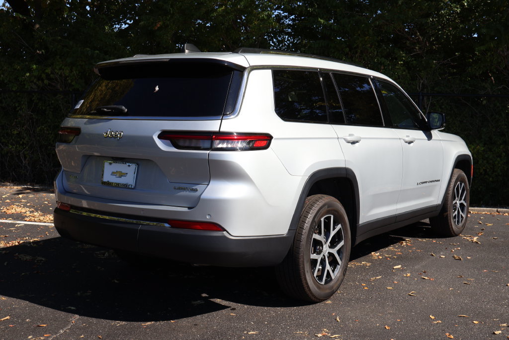 Used 2023 Jeep Grand Cherokee L Limited AWD/4WD image 8