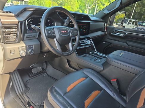Used 2024 GMC Sierra 2500 AT4 w/ AT4 Premium Plus Package AWD/4WD image 15