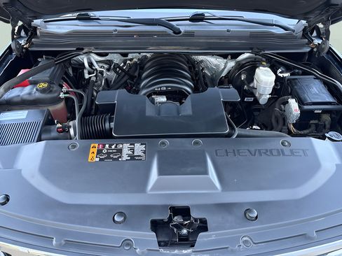 Used 2017 Chevrolet Suburban Premier RWD image 28