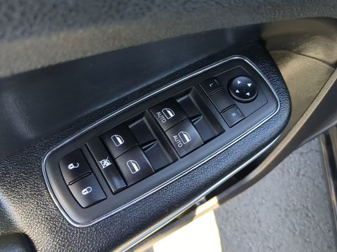 Used 2019 Chrysler 300 Touring w/ Sport Appearance Package image 18