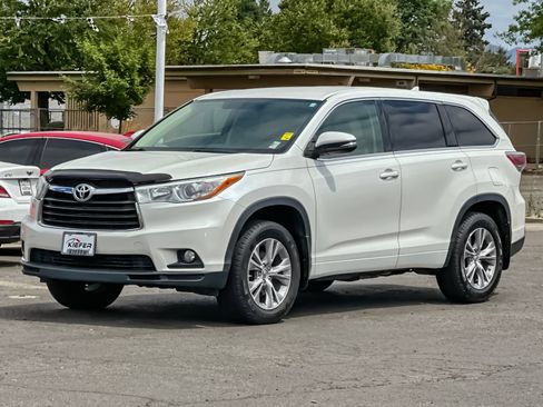 Used 2015 Toyota Highlander Plus AWD/4WD image 8