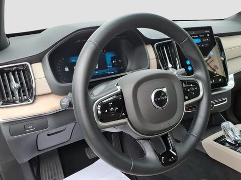 Used 2025 Volvo XC90 B6 Plus AWD/4WD image 12