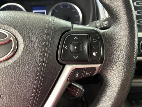 Used 2019 Toyota Highlander LE image 24