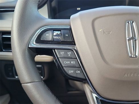 Certified 2022 Lincoln Nautilus FWD w/ Premium Package image 17