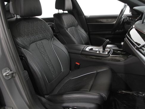 Certified 2022 BMW 740i xDrive w/ M Sport Package image 18