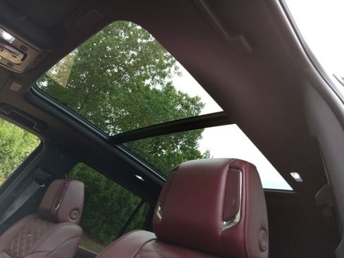 Used 2025 Cadillac Escalade Sport w/ LPO, ONYX Package image 9