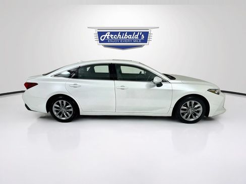 Used 2022 Toyota Avalon XLE w/ Moonroof Package FWD image 9