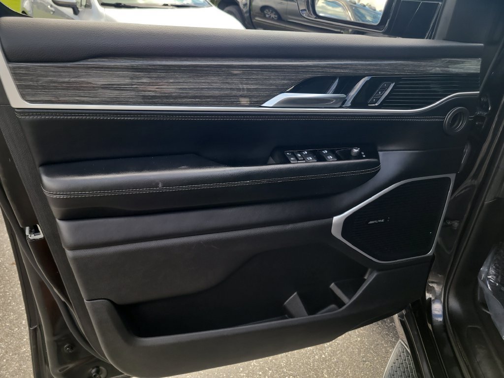 Used 2022 Jeep Wagoneer Series II RWD image 18