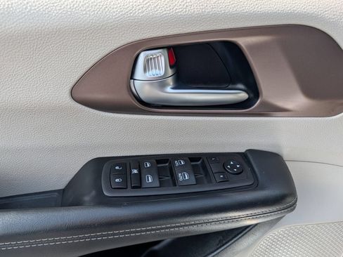 Used 2024 Chrysler Voyager LX FWD image 25