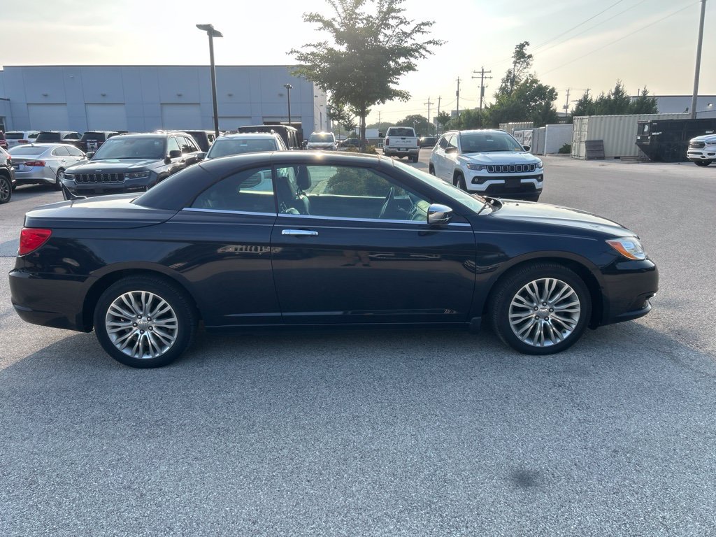 Used 2011 Chrysler 200 Limited FWD image 4