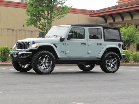 Used 2024 Jeep Wrangler Unlimited w/ Convenience Group AWD/4WD image 3