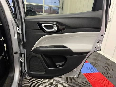 Used 2025 Jeep Compass Limited AWD/4WD image 19