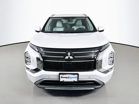 Used 2025 Mitsubishi Outlander SEL image 2