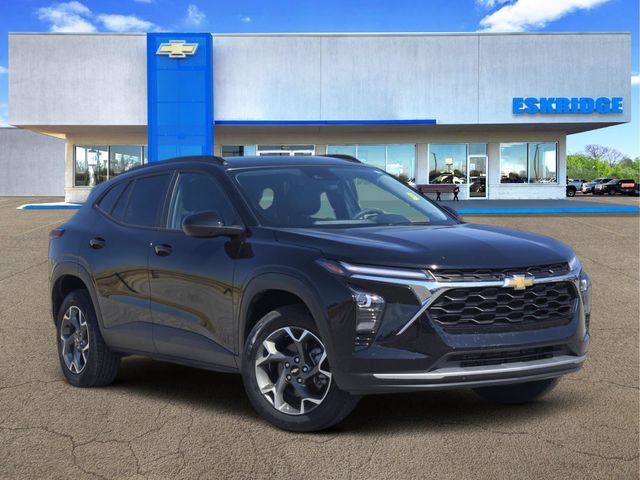 Used 2025 Chevrolet Trax LT FWD image 1