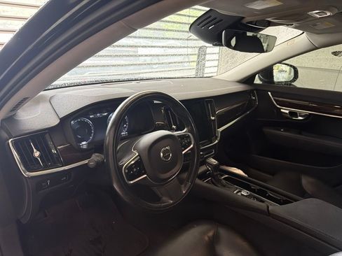 Used 2018 Volvo S90 T5 Momentum w/ Convenience Package FWD image 4