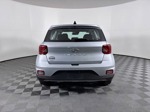 Used 2021 Hyundai Venue SE image 8