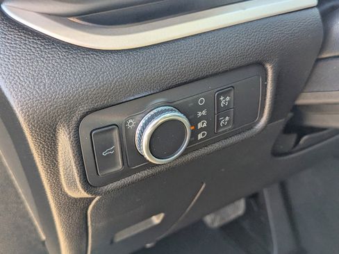 Used 2022 Ford Explorer XLT image 13