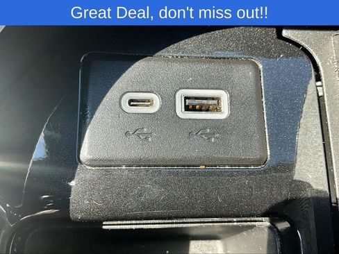 Used 2024 Cadillac Escalade Premium Luxury image 32